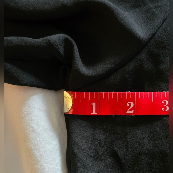 CDN! Artizan Québec Robin Barré; Size Large; Must-Have V-Neck Fashion Top; Black - Picture 11 of 16